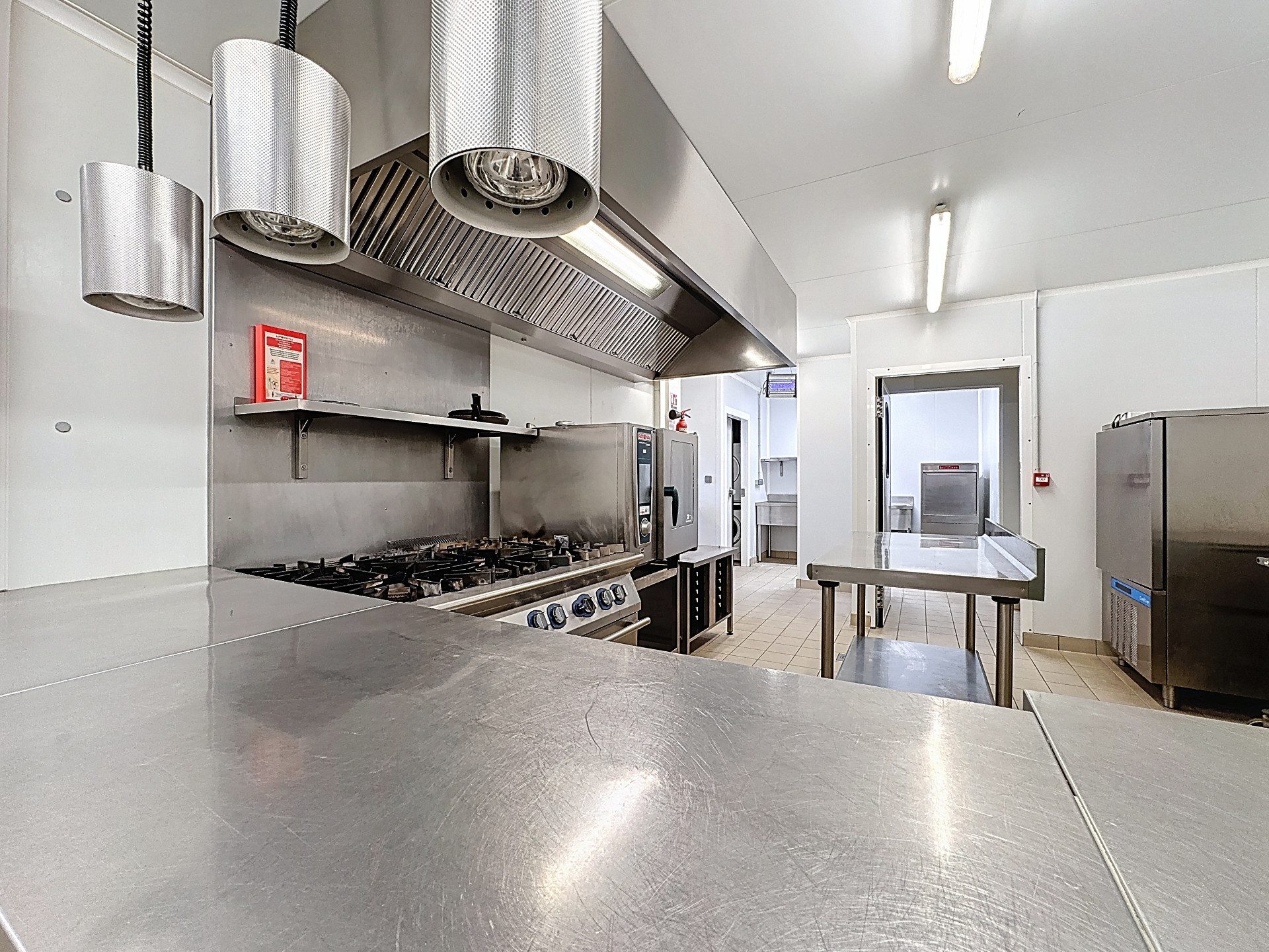 Cuisine professionnelle entièrement équipée aux normes
